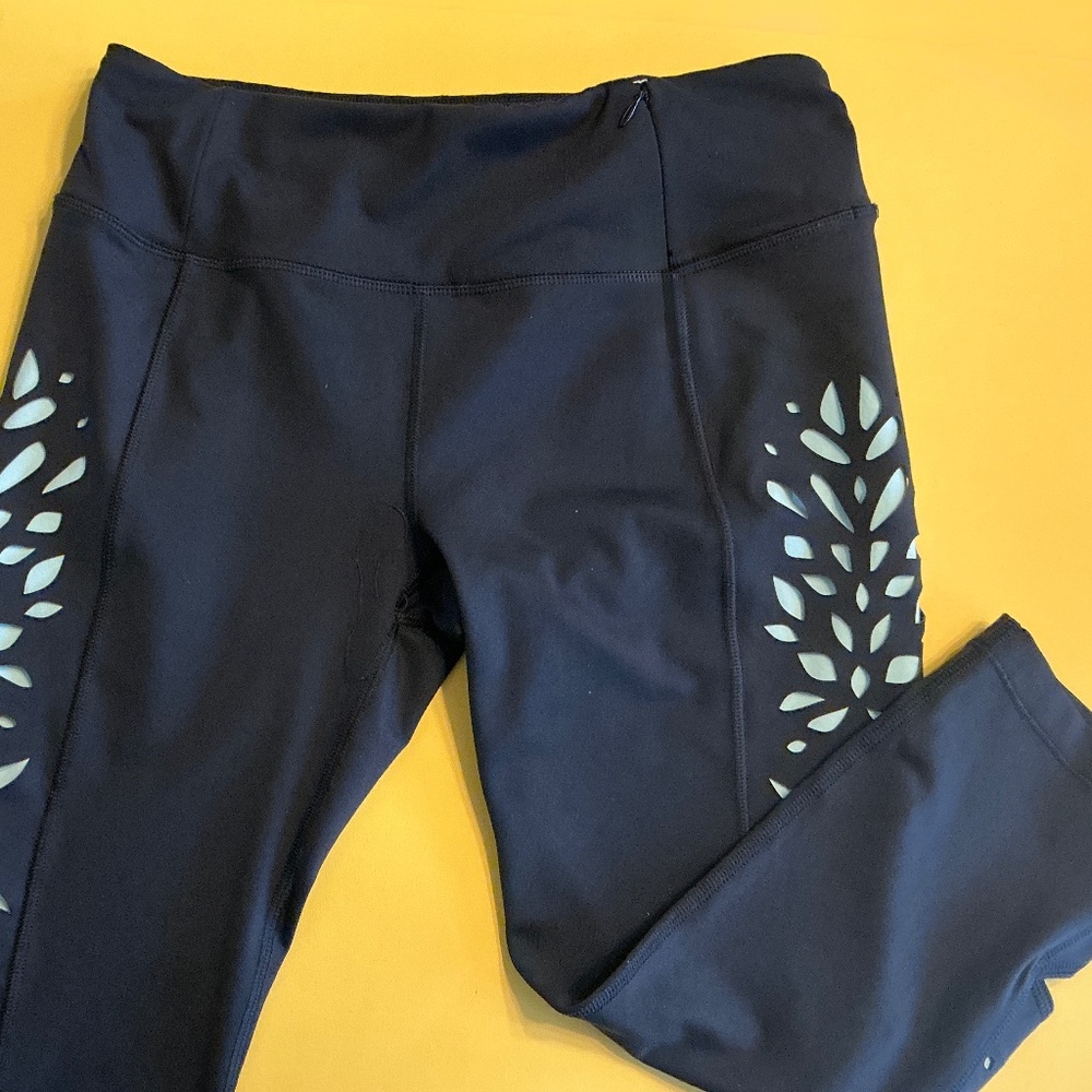 Calla Designer Women's Black/Blue Tight Side Patterned Capri Activewear by Calla
